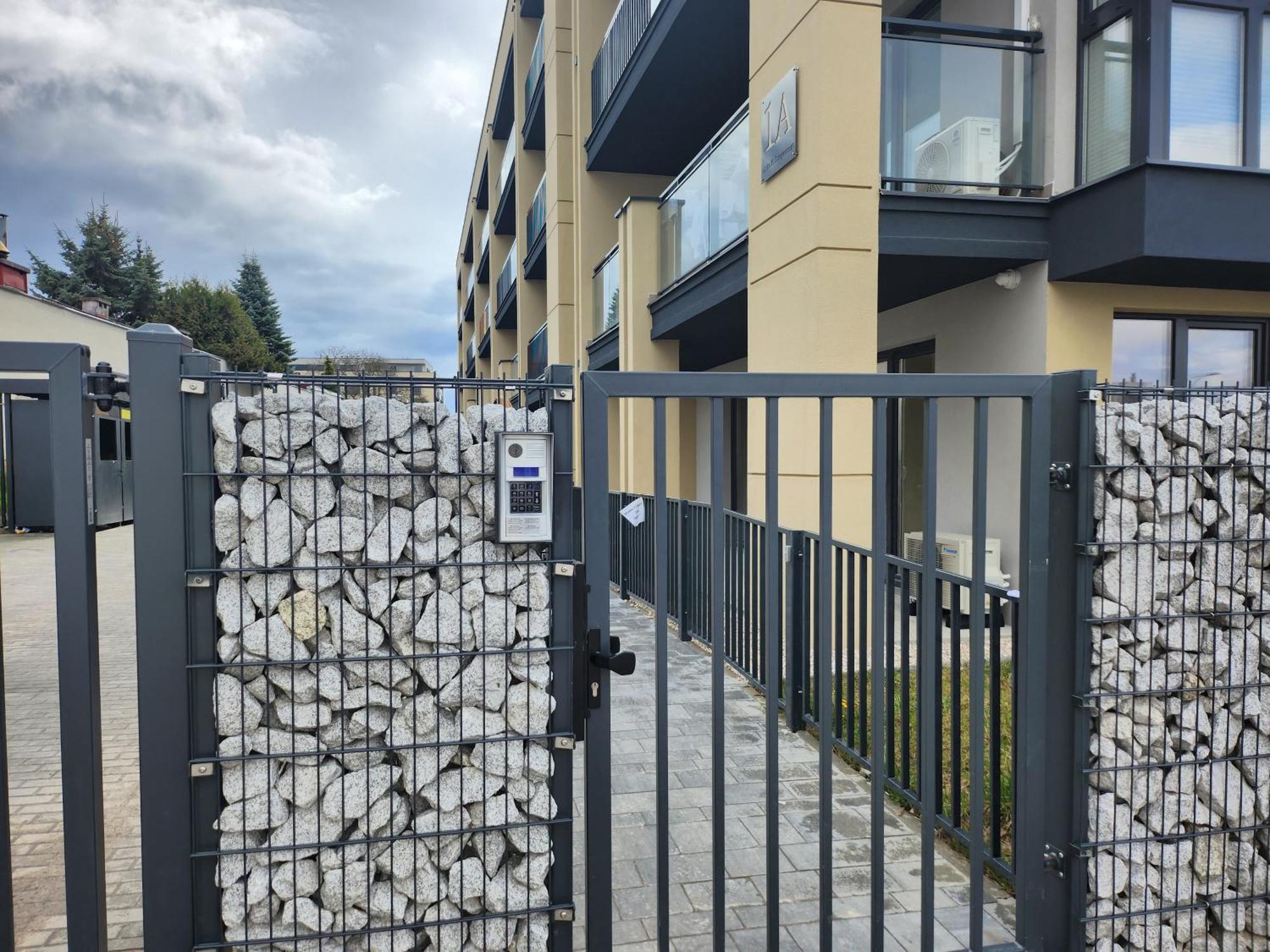 Dwa Jelonki, Ul Sciegiennego, Centrum, Garaz, Ogrodek Kielce Bagian luar foto