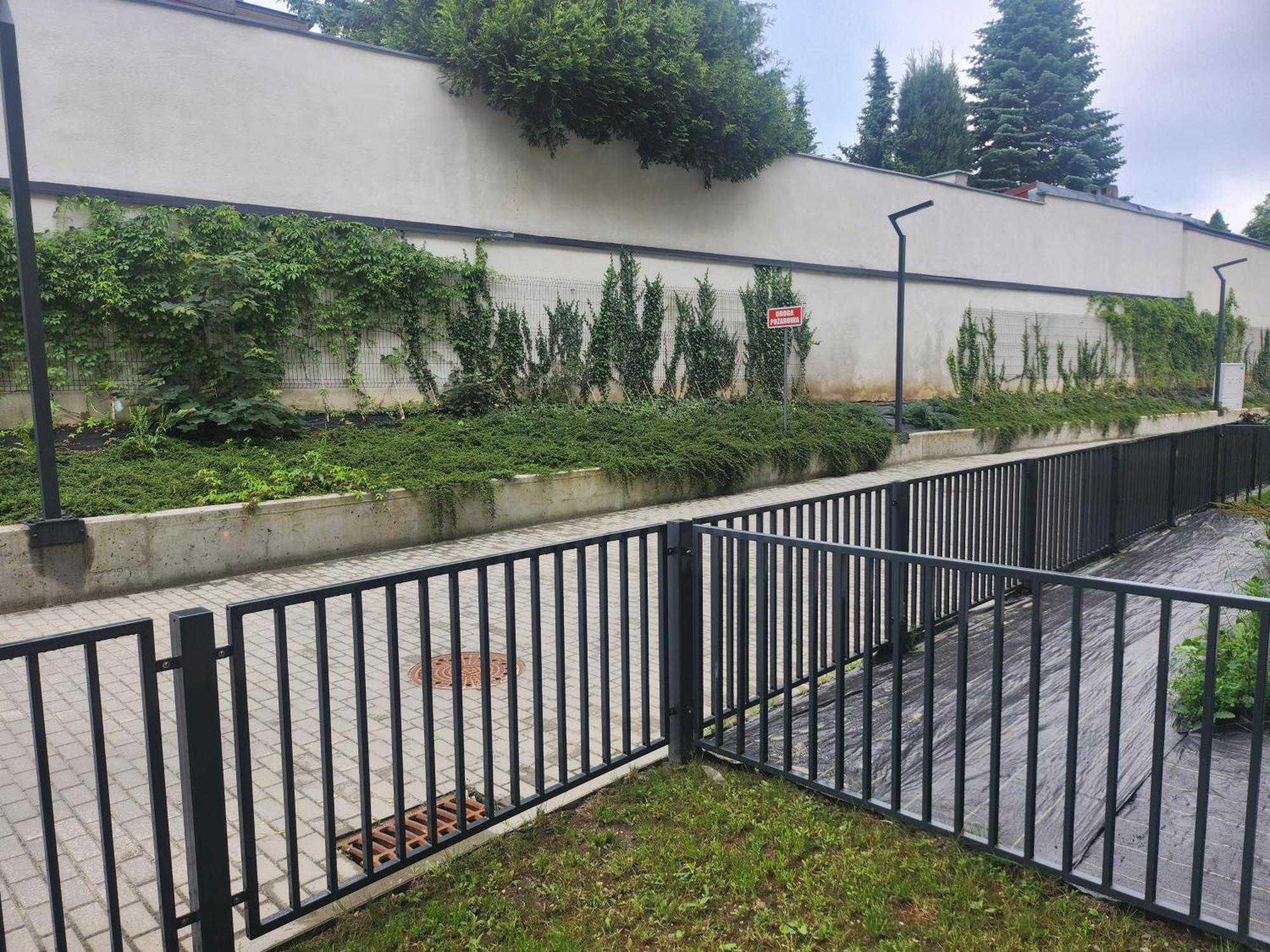 Dwa Jelonki, Ul Sciegiennego, Centrum, Garaz, Ogrodek Kielce Bagian luar foto